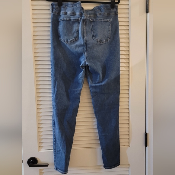 Torrid- (Plus-Size) Denim Sky High Skinny Jeans With Pockets & Elastic Waistband - Picture 2 of 5